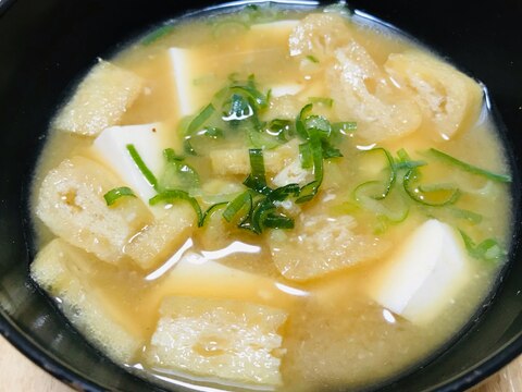 そば湯で豆腐と薄揚げの味噌汁
